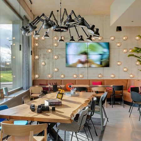 Moxy Antwerp Hotel Bagian luar foto