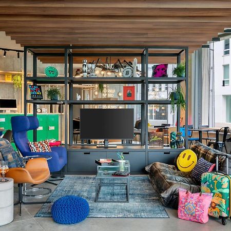 Moxy Antwerp Hotel Bagian luar foto