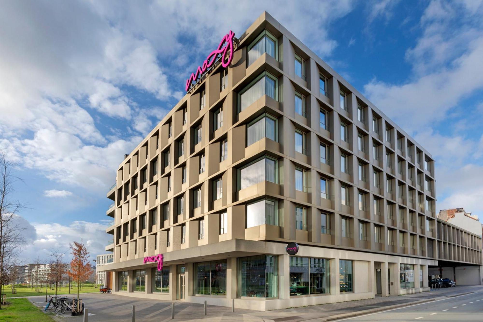Moxy Antwerp Hotel Bagian luar foto
