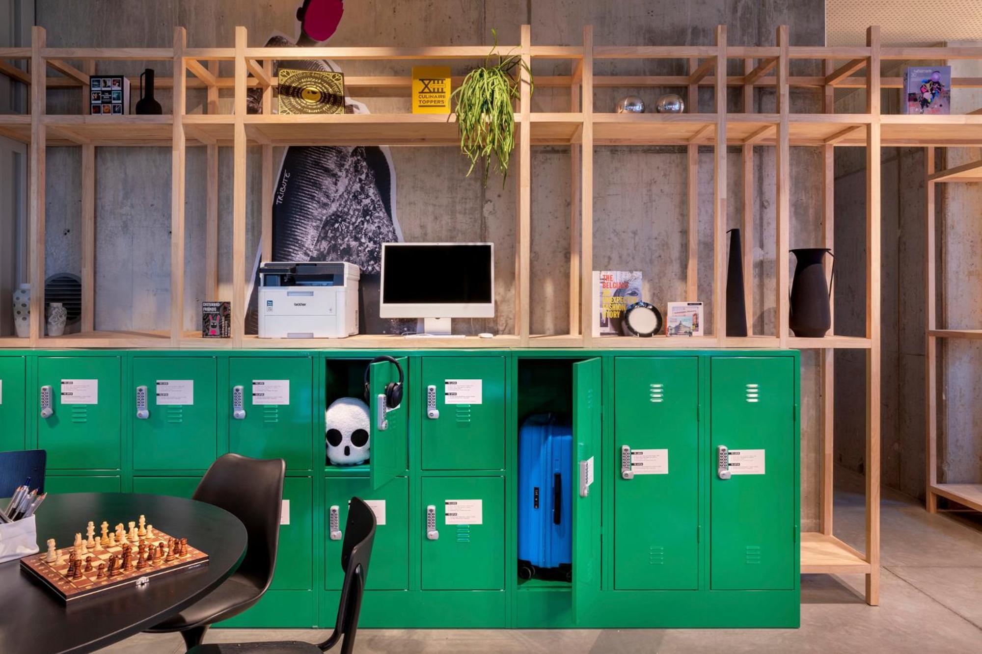 Moxy Antwerp Hotel Bagian luar foto
