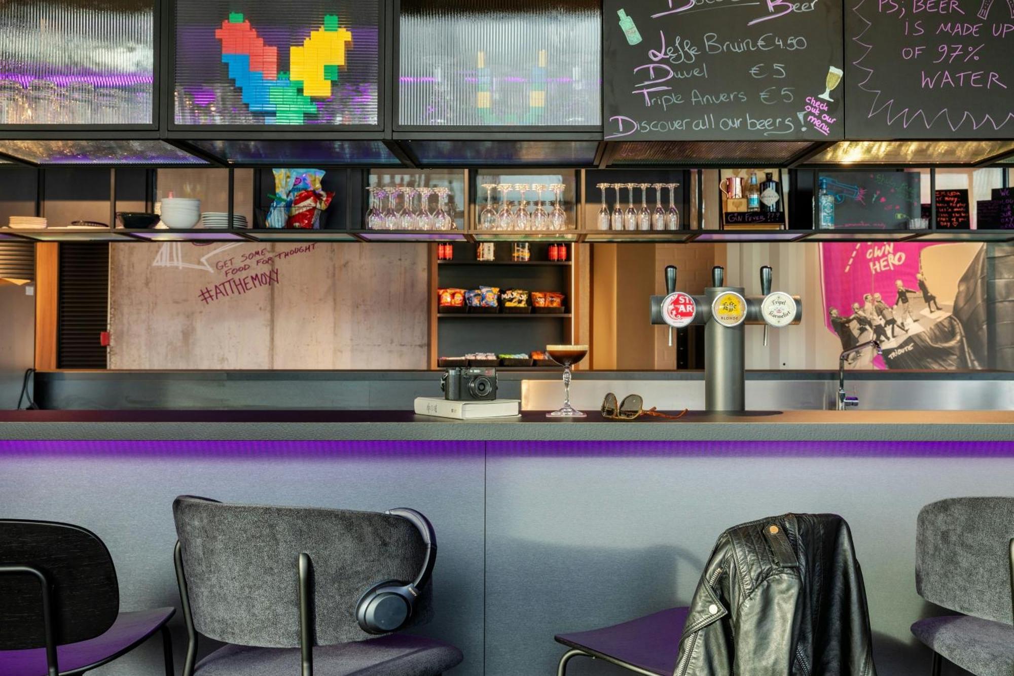 Moxy Antwerp Hotel Bagian luar foto