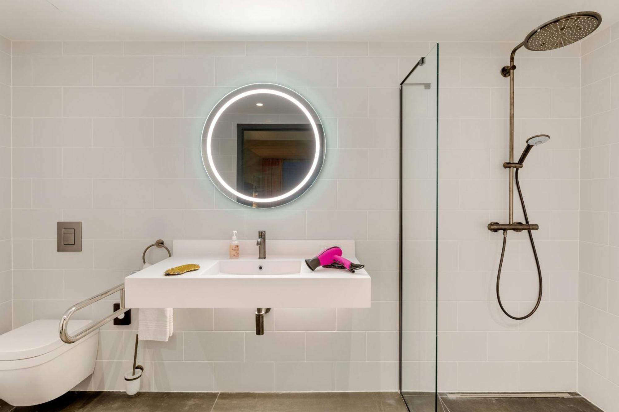 Moxy Antwerp Hotel Bagian luar foto