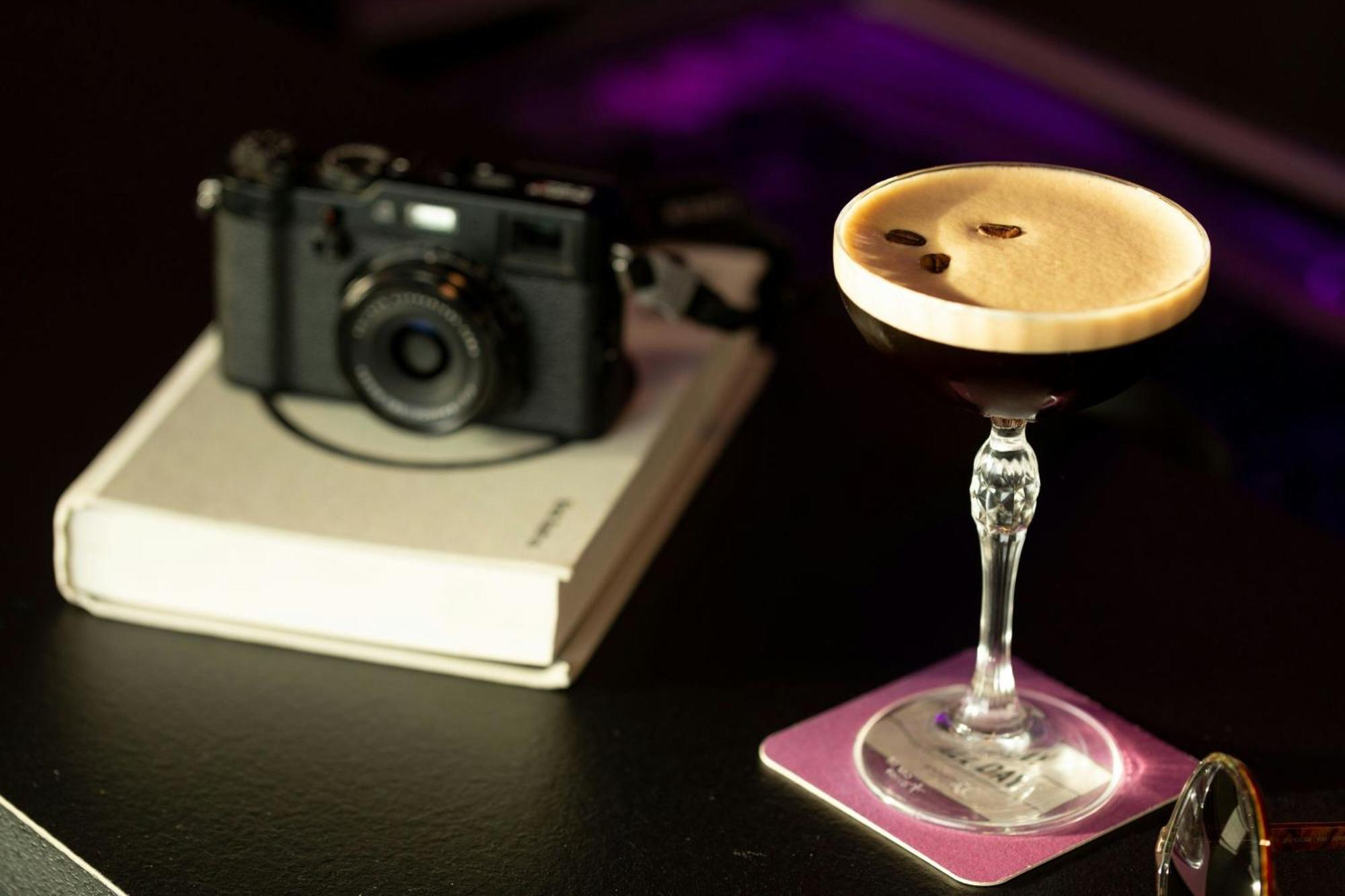 Moxy Antwerp Hotel Bagian luar foto