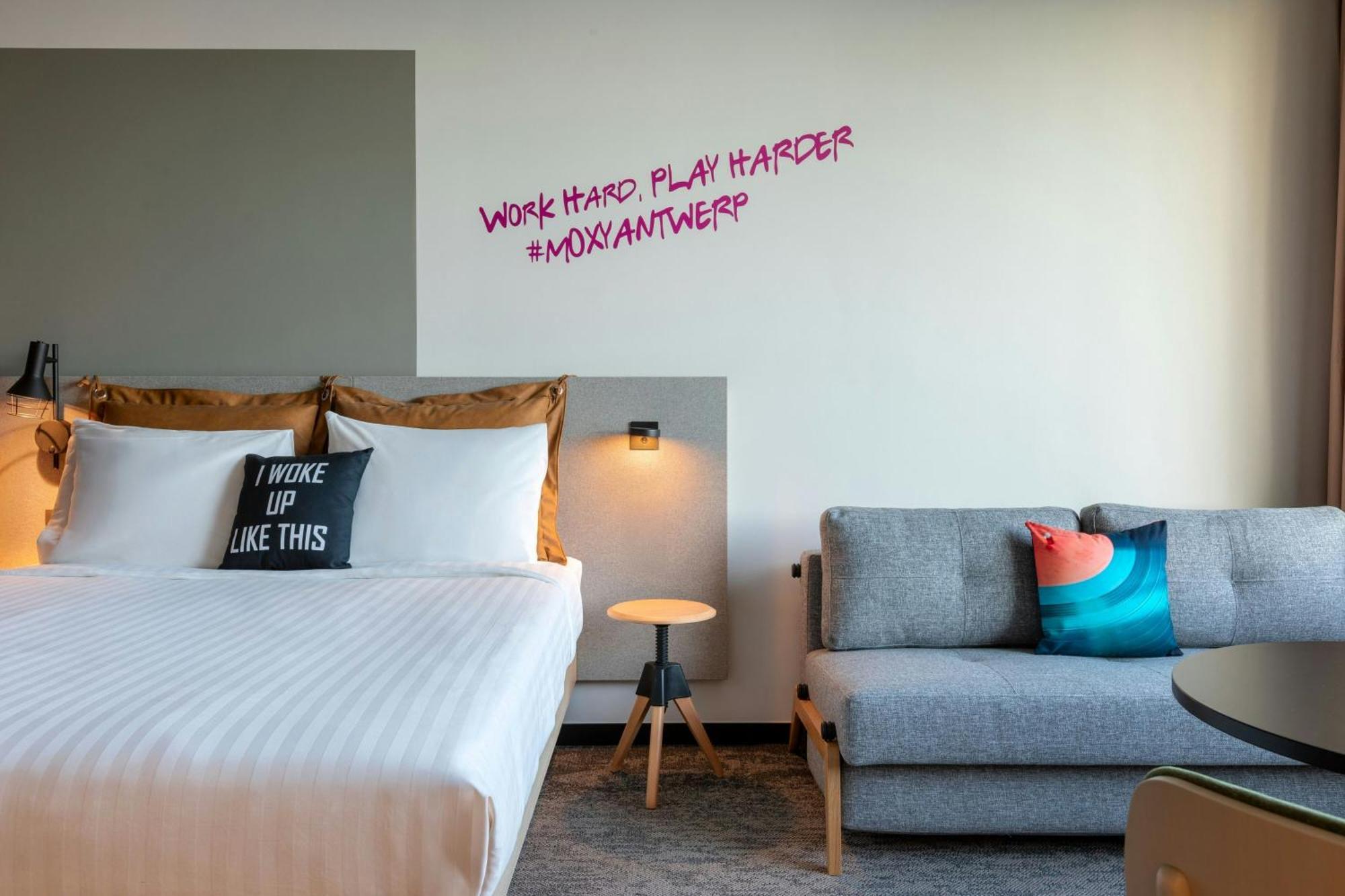 Moxy Antwerp Hotel Bagian luar foto
