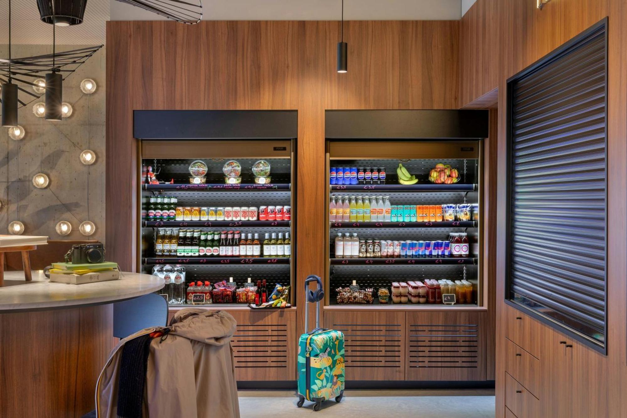 Moxy Antwerp Hotel Bagian luar foto