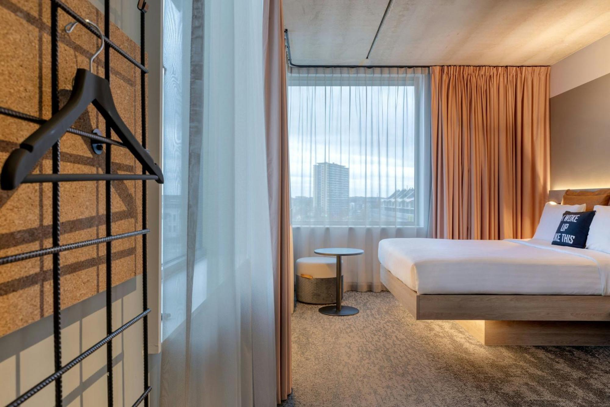 Moxy Antwerp Hotel Bagian luar foto