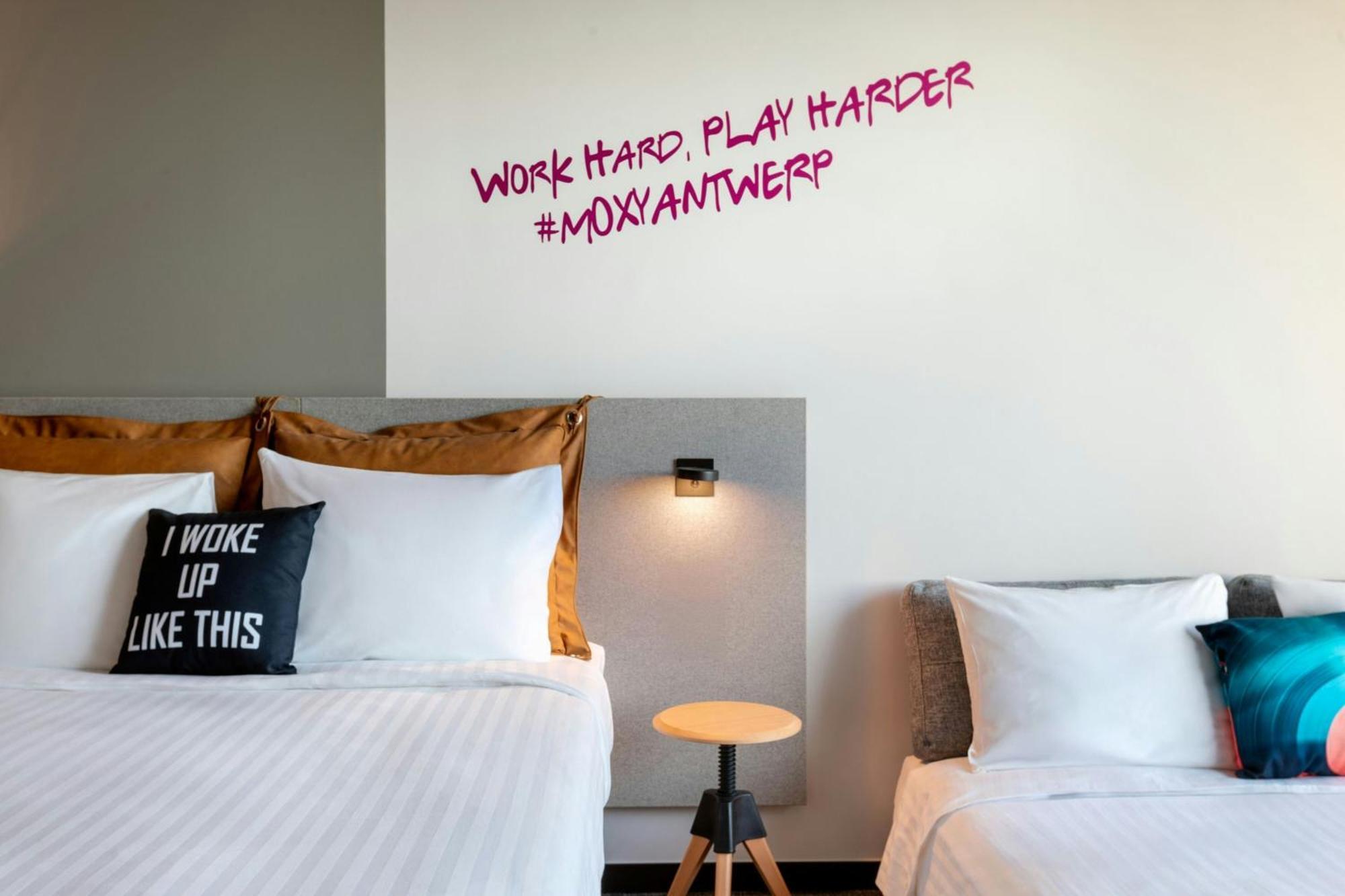 Moxy Antwerp Hotel Bagian luar foto