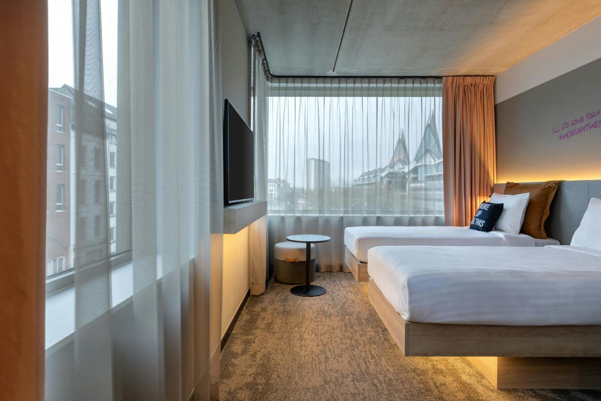 Moxy Antwerp Hotel Bagian luar foto