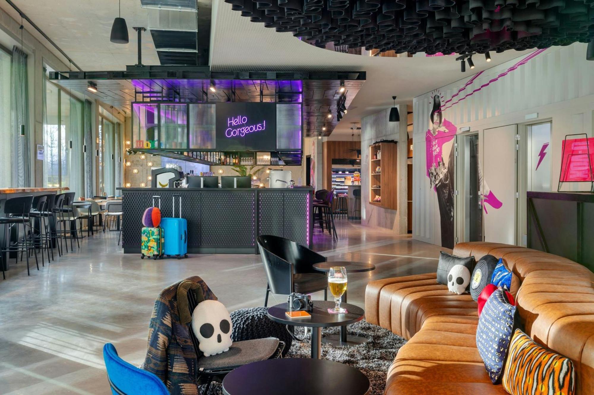 Moxy Antwerp Hotel Bagian luar foto