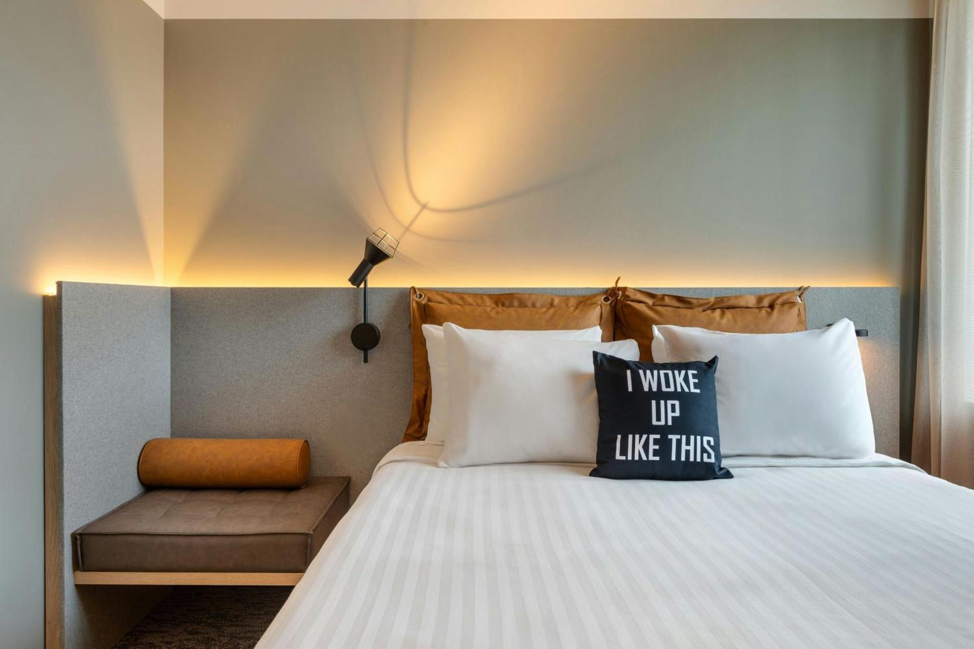 Moxy Antwerp Hotel Bagian luar foto