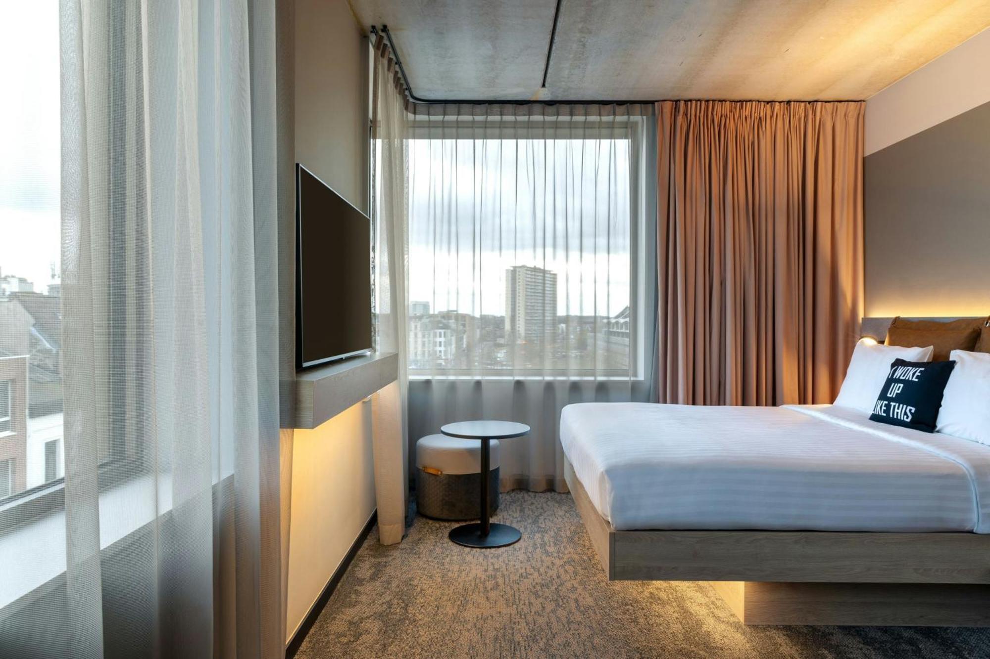 Moxy Antwerp Hotel Bagian luar foto