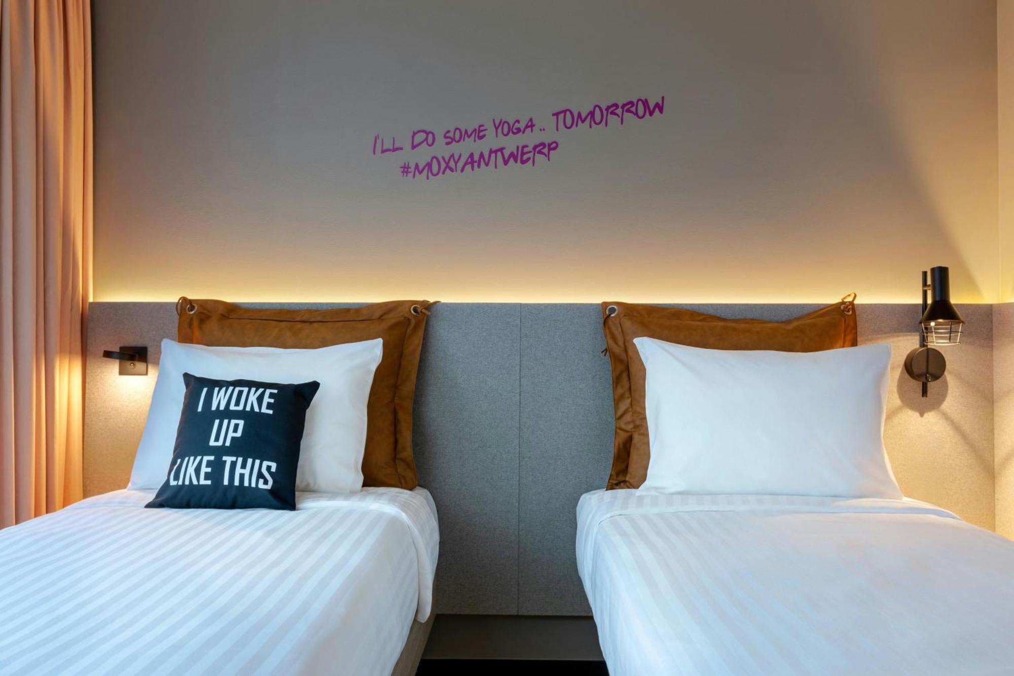 Moxy Antwerp Hotel Bagian luar foto
