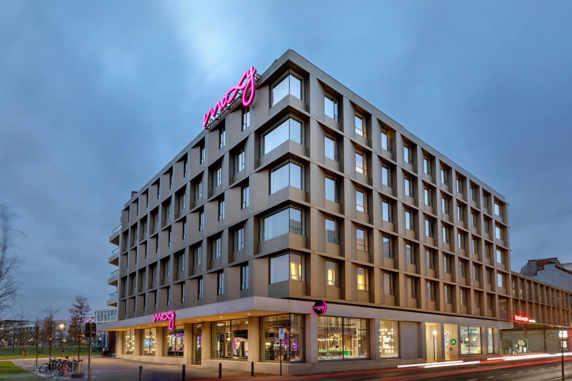 Moxy Antwerp Hotel Bagian luar foto