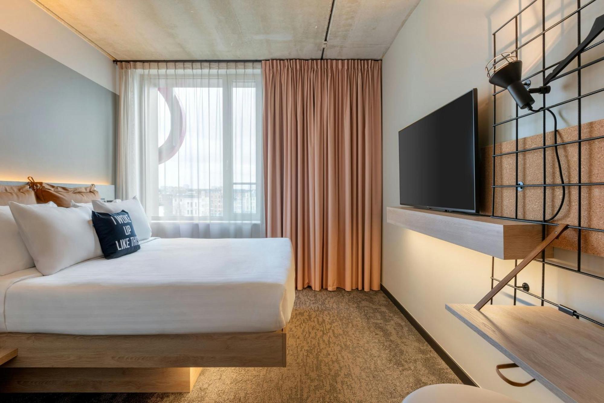 Moxy Antwerp Hotel Bagian luar foto