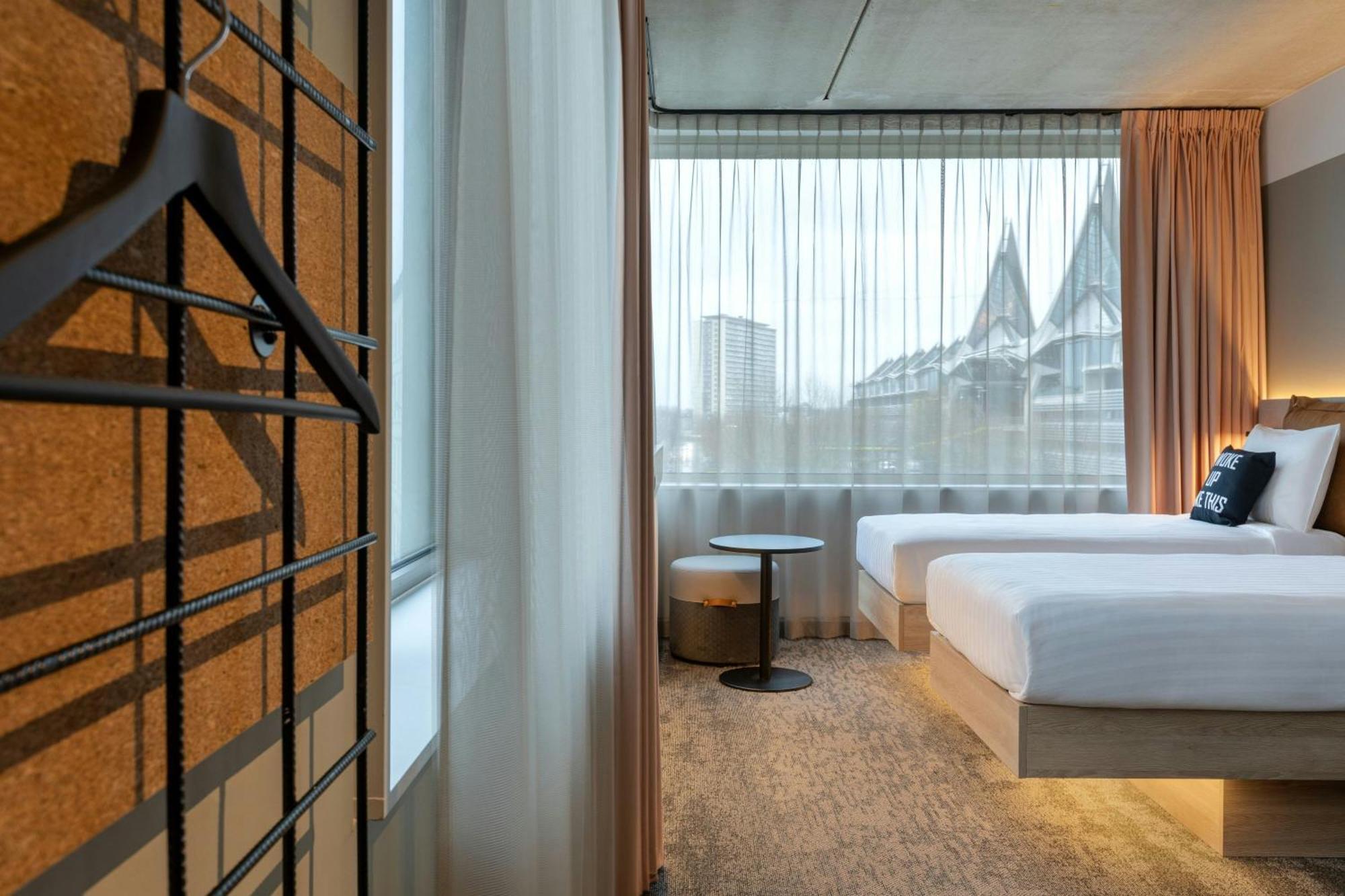 Moxy Antwerp Hotel Bagian luar foto