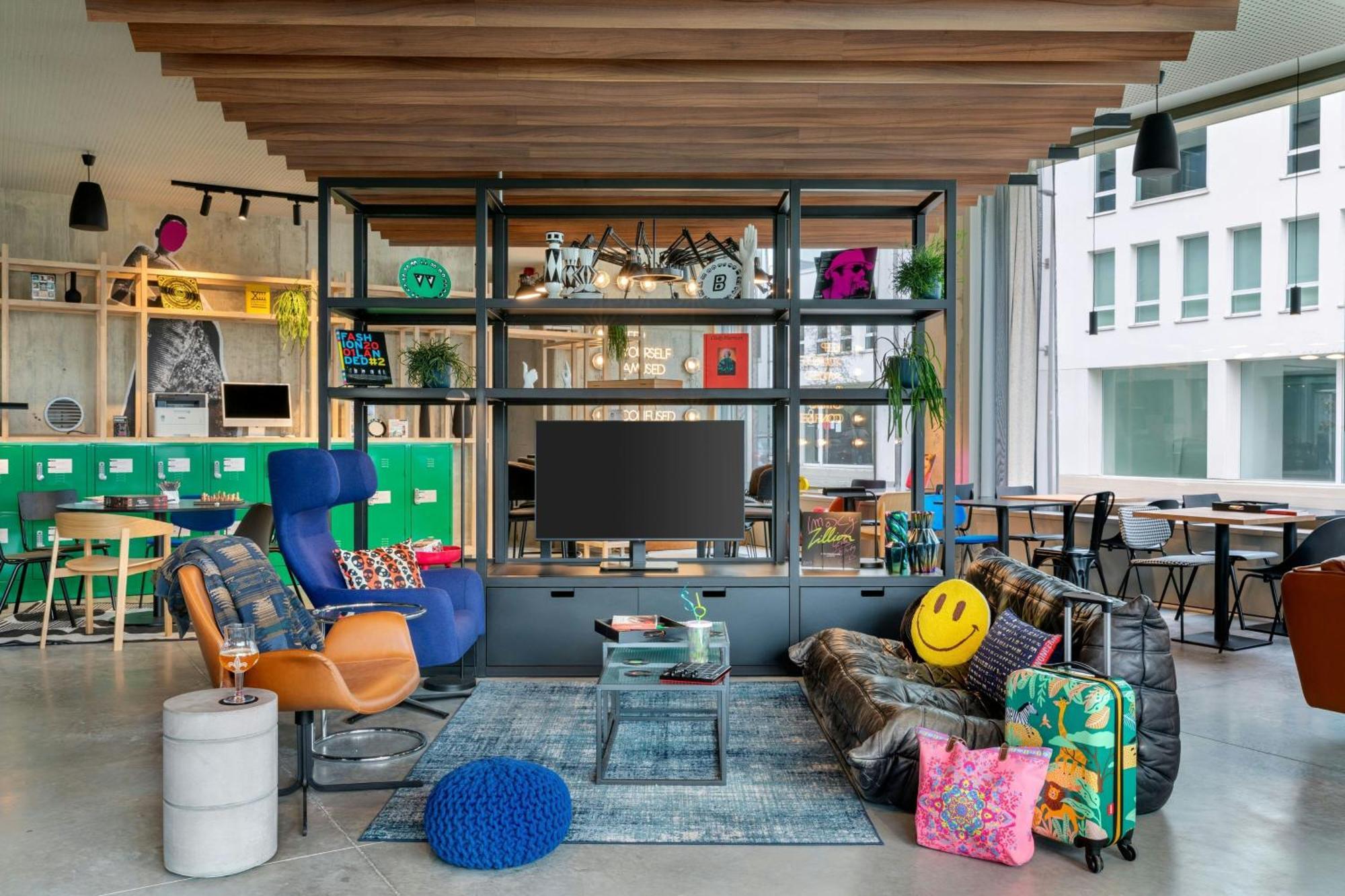 Moxy Antwerp Hotel Bagian luar foto