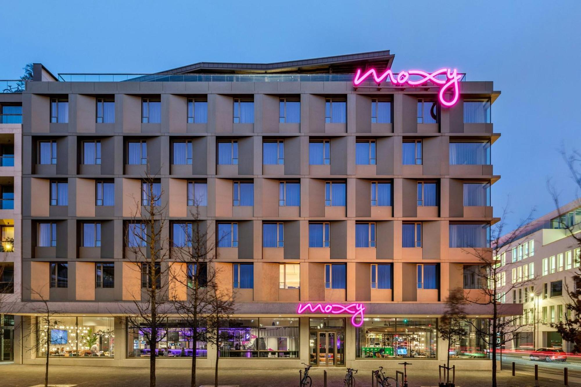Moxy Antwerp Hotel Bagian luar foto
